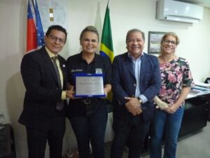 Imagem da notícia - Controladoria-Geral do Estado do Amazonas Entrega placa a Delegada Geral da Policia Civil Emília Ferraz pelo Fortalecimento do Sistema de Controle Interno na sua Administração.